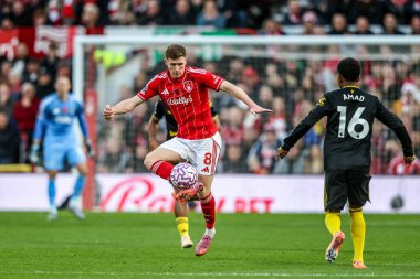 Nottingham Ormanı 'ndan Elliot Anderson Premier League maçında topu kontrol ediyor Nottingham Forest Manchester United' a karşı City Ground, Nottingham, 1 Kasım 2025