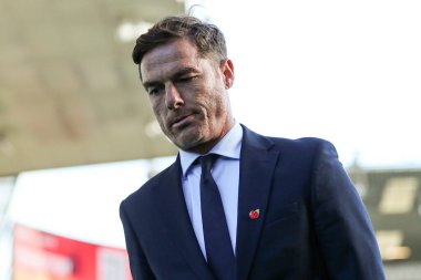 Burnley 'nin Scott Parker teknik direktörü, 1 Kasım 2025' te Burnley-Arsenal maçı öncesinde stadyuma geldi. 