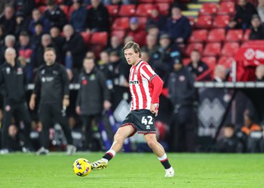 Sheffield United takımından Sydie Peck, Sheffield Lane, İngiltere 'de 1 Kasım 2025' te oynanan Sheffield United - Derby County maçında pas attı. 