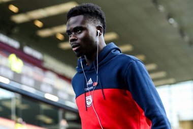 Arsenal 'den Bukayo Saka, 1 Kasım 2025' te Burnley-Arsenal maçı öncesinde stadyuma geldi. 
