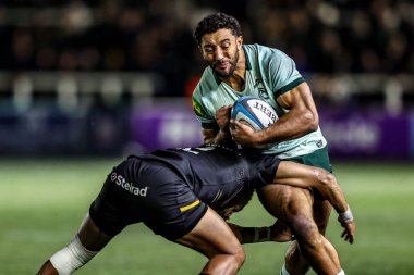 Leicester Tigers takımından Gabriel Hamer-Webb, 31 Ekim 2025 'te Kingston Park, Newcastle, İngiltere' de oynanan Rugby Kupası karşılaşmasında Newcastle Red Bulls - Leicester Tigers maçında Newcastle Red Bulls 'un rakibi Nathan Greenwood ile karşılaştı.