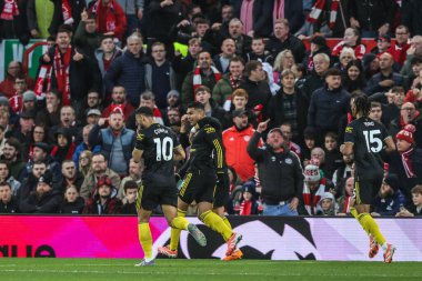 Manchester United takımından Casemiro, 1 Kasım 2025 'te İngiltere' nin Nottingham şehrinde oynanan Premier League maçında Nottingham Forest 'a karşı Manchester United maçında 0-1' lik galibiyetini kutluyor. 