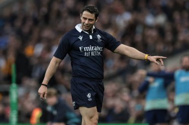 Hakem Nika Amashukeli, Quilter Nations Serisi 2025 maçında İngiltere, Avustralya 'ya karşı Allianz Stadyumu, Twickenham, İngiltere, 1 Kasım 202