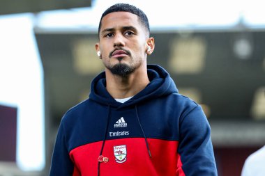 1 Kasım 2025 'te Burnley, Burnley, İngiltere' deki Turf Moor 'da oynanan Premier League karşılaşması öncesinde Arsenal' den William Sthe stadyuma geldi. 