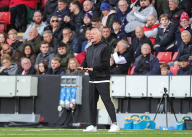 Chris Wilder, Sheffield United 'ın teknik direktörü, Sheffield United - Derby County maçı sırasında 1 Kasım 2025' te Bramall Lane, Sheffield, İngiltere 