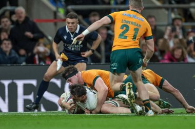 İngiltere 'den Alex Mitchell, 1 Kasım 202' de Twickenham, İngiltere 'nin Allianz Stadyumu' nda oynanan 2025 Quilter Nations Serisi maçında sahaya çıkıyor.