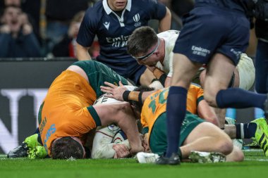 İngiltere 'den Alex Mitchell, 1 Kasım 202' de Twickenham, İngiltere 'nin Allianz Stadyumu' nda oynanan 2025 Quilter Nations Serisi maçında sahaya çıkıyor.