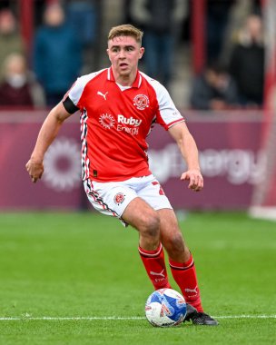 Fleetwood Town 'dan Harrison Neal 1 Kasım 2025 tarihinde Birleşik Krallık' ın Highbury Stadyumu 'nda Fleetwood Town' a karşı oynanan 1. 