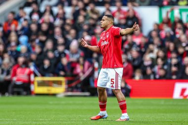 Nottingham Ormanı 'ndan Murillo Premier Lig maçında takımına talimat verir Nottingham Forest Manchester United' a karşı City Ground, Nottingham, 1 Kasım 202