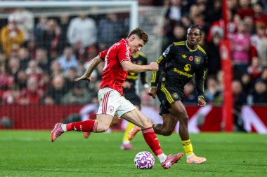 Nottingham Ormanı 'ndan Elliot Anderson Premier League maçı sırasında Nottingham Forest Manchester United' a karşı City Ground, Nottingham, 1 Kasım 2025 'te 