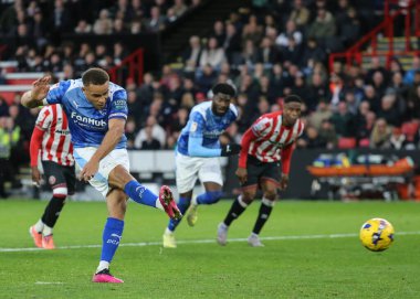 Derby County 'den Carlton Morris, 1 Kasım 2025' te Bramall Lane, Sheffield, İngiltere 'de oynanan Sheffield United - Derby County maçında 0-3 berabere kalma cezası aldı. 