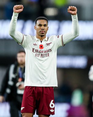 Arsenal 'li Gabriel, 1 Kasım 202' de Burnley 'nin Turf Moor, Burnley, Birleşik Krallık' ta oynadığı Premier League maçı sonrasında 0-2 'lik galibiyetini kutluyor.