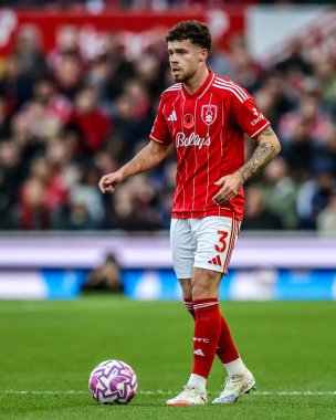 Nottingham Ormanı 'ndan Neco Williams Premier League maçı sırasında Nottingham Forest, Manchester United' a karşı 1 Kasım 202 'de City Ground, Nottingham' da maç yapıyor.