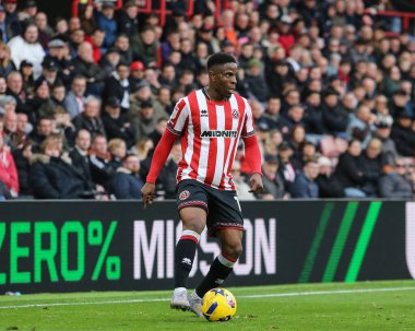 Sheffield United takımından Chiedozie Ogbene, 1 Kasım 202 'de Bramall Lane, Sheffield, İngiltere' de oynanan Sheffield United - Derby County maçında topu aldı.
