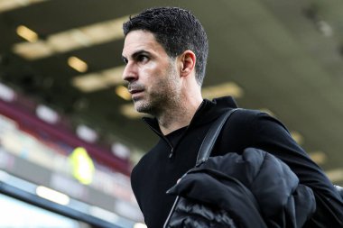 Arsenal 'in Mikel Arteta teknik direktörü, 1 Kasım 2025' te Burnley ile Arsenal arasında oynanan Premier League maçı öncesinde stadyuma geldi. 