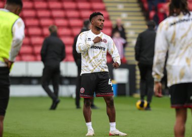 Sheffield United takımından Oliver Arblaster, 1 Kasım 2025 'te İngiltere' nin Sheffield Lane şehrinde oynanan Sky Bet Şampiyonası maçında maç öncesi ısınma maçında Sheffield United 'a karşı Derby County 