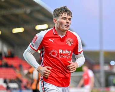 Fleetwood Town 'dan Ethan Ennis 1 Kasım 202' de Birleşik Krallık 'ın Highbury Stadyumu' nda Fleetwood Town 'a karşı oynanan 1. Raunt FA Kupası karşılaşmasında