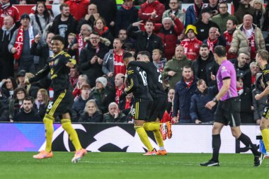 Manchester United takımından Casemiro, 1 Kasım 2025 'te İngiltere' nin Nottingham şehrinde oynanan Premier League maçında Nottingham Forest 'a karşı Manchester United maçında 0-1' lik galibiyetini kutluyor. 