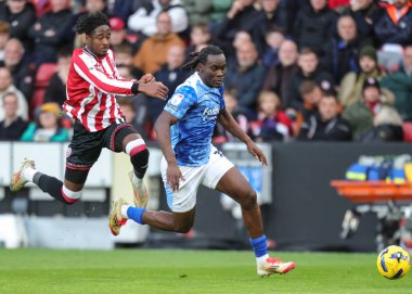 Derby County 'den David Ozoh, 1 Kasım 202' de İngiltere 'nin Bramall Lane kentinde oynanan Sheffield United - Derby County maçında topu aldı.
