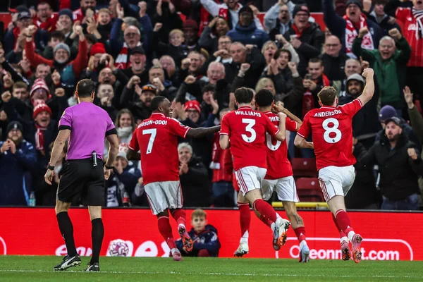 Nottingham Ormanı 'ndan Morgan Gibbs-White, İngiltere' nin Nottingham şehrinde 1 Kasım 202 'de oynanan Premier League maçı Nottingham Forest' a karşı Manchester United maçında 1-1 'lik galibiyetini kutluyor.