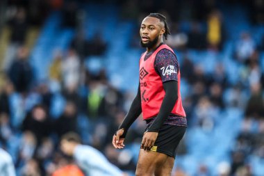 Bournemouth 'dan Antoine Semenyo Premier Lig maçı sırasında İngiltere' nin Etihad Stadyumu 'nda Manchester City ve Bournemouth maçında ısınma turunda 2 Kasım 2025 