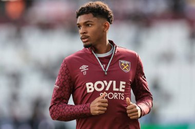 West Ham United takımından Luis Guilherme, Premier League maçında maç öncesi ısınma oturumunda West Ham United Newcastle United 'a karşı Londra Stadyumu, İngiltere, 2 Kasım 202