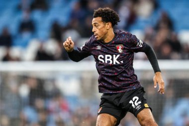 Maç öncesi ısınma oturumunda Bournemouth 'tan Tyler Adams Premier League maçı sırasında Etihad Stadyumu' nda Manchester City 'ye karşı Bournemouth maçı, 2 Kasım 2025 