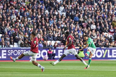 Newcastle Untied takımından Jacob Murphy Premier League maçında 0-1 öne geçti. West Ham United, Newcastle United 'a karşı. Londra Stadyumu, İngiltere, 2 Kasım 2025 