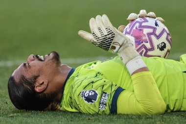 West Ham United kalecisi Alphonse Areola, Premier League maçı sırasında Londra 'daki Newcastle United' a karşı Londra Stadyumu 'nda 2 Kasım 202' de kramp girdi.