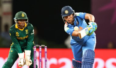 Hindistan 'dan Richa Ghosh, ICC Dünya Kriket Şampiyonası 2025 sezonunda Hindistan Kadınlar Güney Afrikalı kadınlara karşı Dr. D.Y' de. Patil Spor Akademisi, Navi Mumbai, Hindistan, 2 Kasım 202