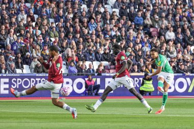 Newcastle Untied takımından Jacob Murphy Premier League maçında 0-1 öne geçti. West Ham United, Newcastle United 'a karşı. Londra Stadyumu, İngiltere, 2 Kasım 202