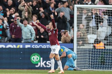 West Ham United takımından Jarrod Bowen, Premier League maçı West Ham United ile Newcastle United maçında 2 Kasım 2025 'te Londra' daki Londra Stadyumu 'nda Lucas Paqueta' nın 1-1 'lik galibiyetini kutluyor. 