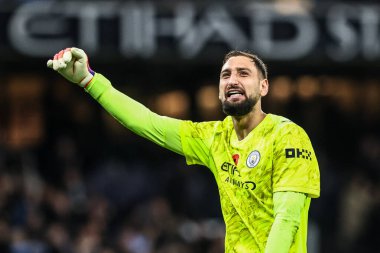 Manchester City 'den Gianluigi Donnarumma, Manchester City ile İngiltere' nin Etihad Stadyumu 'nda oynanan Premier League maçı sırasında 2 Kasım 2025' de Nico O 'Reilly' nin 3-1 'lik golünü kutluyor. 