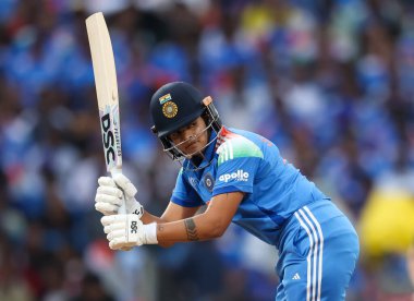 Hindistan 'dan Şafali Verma 2025 Dünya Bayanlar ODI Dünya Kupası finalinde Hindistan Kadınlar Güney Afrikalı kadınlara karşı Dr. D.Y. Patil Spor Akademisi, Navi Mumbai, Hindistan, 2 Kasım 202