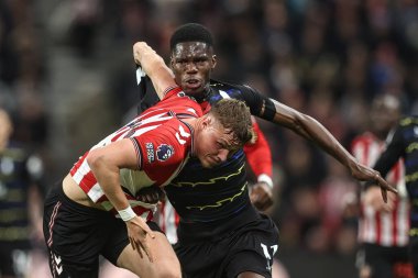 Sunderland 'dan Daniel Ballard Premier League karşılaşmasında Everton' dan Thierno Barry 'nin Everton' a karşı oynadığı Sunderland-Everton Stadyumu 'nda 3 Kasım 2025' de faul yaptı. 