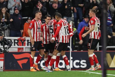 Sunderland 'lı GranitXhaka, Premier League karşılaşmasında Sunderland Everton' a karşı 3 Kasım 2025 'te Sunderland, İngiltere' de oynanan Sunderland-Everton maçında 1-1 kazanma hedefini kutluyor.  