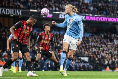 Manchester City 'den Erling Haaland, Premier League maçında Manchester City ile Bournemouth maçında 2 Kasım 2025' te Etihad Stadyumu 'nda kaleye doğru ilerliyor. 
