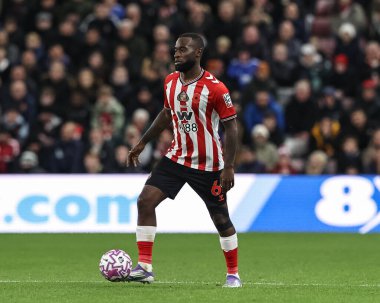 Sunderland 'dan Lutsharel Geertruida Premier Lig karşılaşmasında topla birlikte Sunderland Everton' a karşı Stadyum of Light, Sunderland, İngiltere, 3 Kasım 2025 