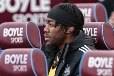 Newcastle 'dan Anthony Elanga Premier League maçında yedek kulübesinde West Ham United, Newcastle United' a karşı Londra Stadyumu, İngiltere, 2 Kasım 2025 