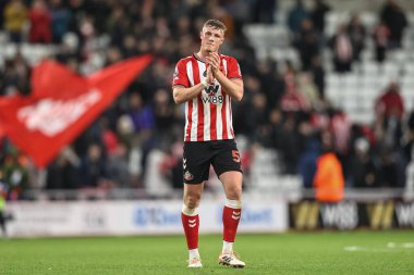 Sunderland 'dan Daniel Ballard, Premier League' in 3 Kasım 2025 'te Sunderland Everton' a karşı oynadığı Stadium Of Light, Sunderland maçının son düdüğü sonrasında taraftarları alkışlıyor. 