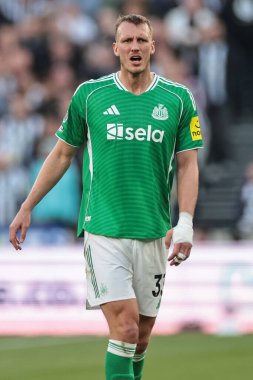 İngiltere 'nin Londra Stadyumu' nda oynanan West Ham United - Newcastle United Premier League maçı sırasında Newcastle Untie 'den Dan Burn 