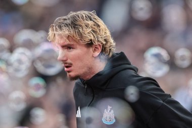 Newcastle United takımından Nick Woltemade, Premier League maçı için 2 Kasım 2025 'te Londra Stadyumu' nda West Ham United 'a karşı Newcastle United maçına çıktı. 
