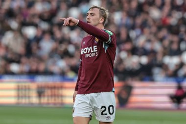 West Ham United 'dan Jarrod Bowen, Premier League maçında takımına talimat verdi. West Ham United, Newcastle United' a karşı Londra Stadyumu, İngiltere, 2 Kasım 2025 