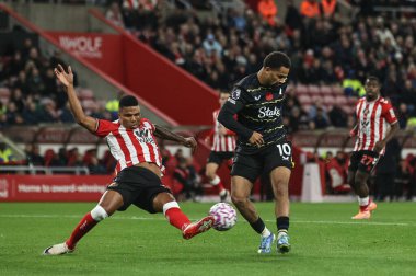 Sunderland 'dan Reinildo Mandava, Everton Premier Ligi karşılaşmasında Everton' dan Iliman Ndiaye 'nin 3 Kasım 2025' te Sunderland Everton 'a karşı oynadığı stadyumda bir şutu engelledi. 