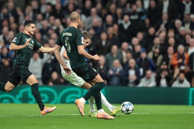 Tottenham Hotspur takımından Micky van de Ven, UEFA Şampiyonlar Ligi maçında 3-0 yenildi. Kopenhag Tottenham Hotspur Stadyumu, Londra, İngiltere 4 Kasım 2025