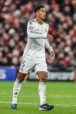 Real Madrid 'den Jude Bellingham, UEFA Şampiyonlar Ligi 4 / 8 Liverpool maçında Anfield, Liverpool' da Real Madrid 'e karşı, 4 Kasım 2025