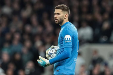 Tottenham Hotspur takımından Guglielmo Vicario, UEFA Şampiyonlar Ligi Maçı 'nda topu tutuyor. 4. Tottenham Hotspur, F.C. Kopenhag Tottenham Hotspur Stadyumu, Londra, 4 Kasım 202