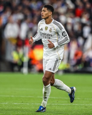 Real Madrid 'den Jude Bellingham, UEFA Şampiyonlar Ligi 4 / 8 Liverpool maçında Anfield, Liverpool' da Real Madrid 'e karşı, 4 Kasım 2025