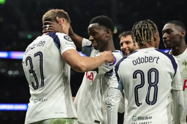Tottenham Hotspur 'dan Micky van de Ven, 8 Tottenham Hotspur maçının 4' üncüsü olan UEFA Şampiyonlar Ligi maçında 3-0 kazanma golünü kutluyor. Kopenhag Tottenham Hotspur Stadyumu, Londra, İngiltere 4 Kasım 2025