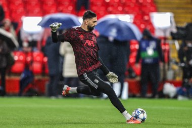 Liverpool kalecisi Giorgi Mamardashvili UEFA Şampiyonlar Ligi 4 / 8 Liverpool maçında Anfield, Liverpool, Birleşik Krallık 'ta 4 Kasım 2025 tarihinde Real Madrid' e karşı ısınma turunda
